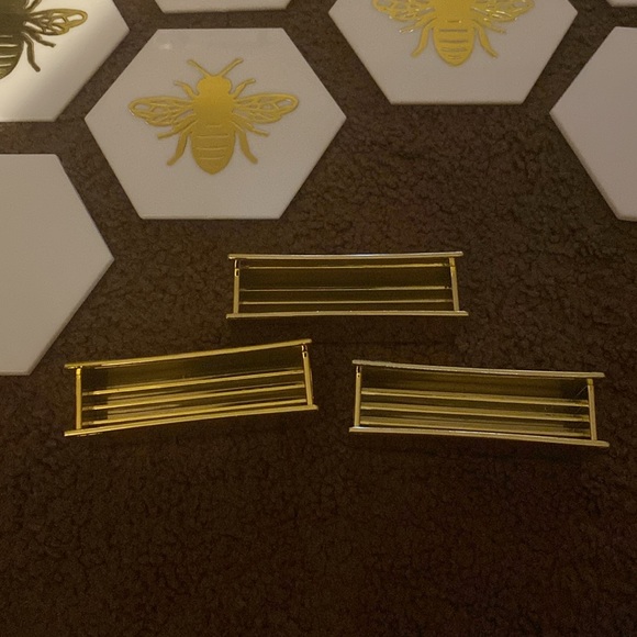 Coasters with bee design on one side only other side is blank. - Picture 3 of 6